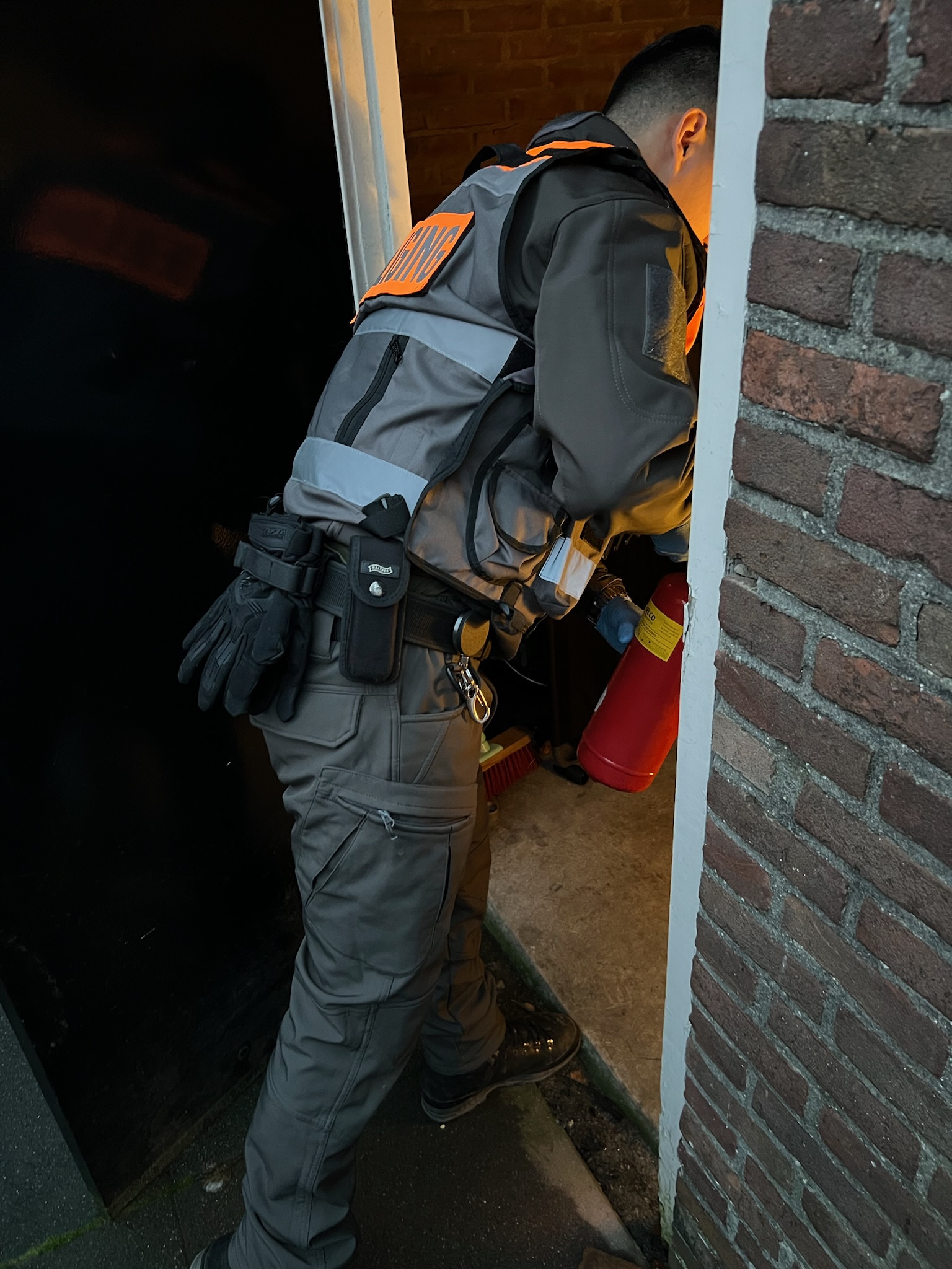 BHV’er die een ontruiming begeleidt
